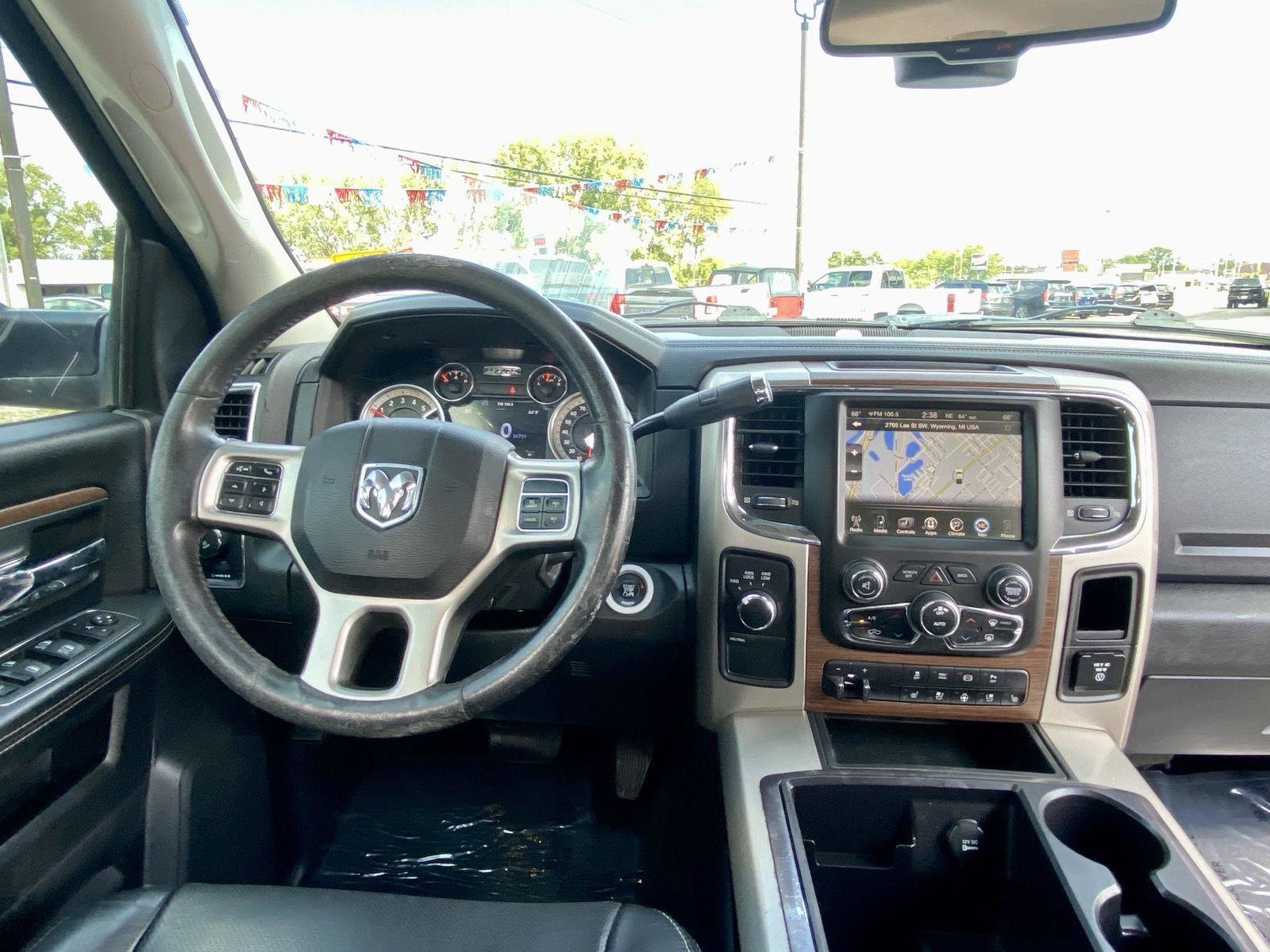 Used 2015 RAM 2500 Laramie w/ Convenience Group AWD/4WD image 9