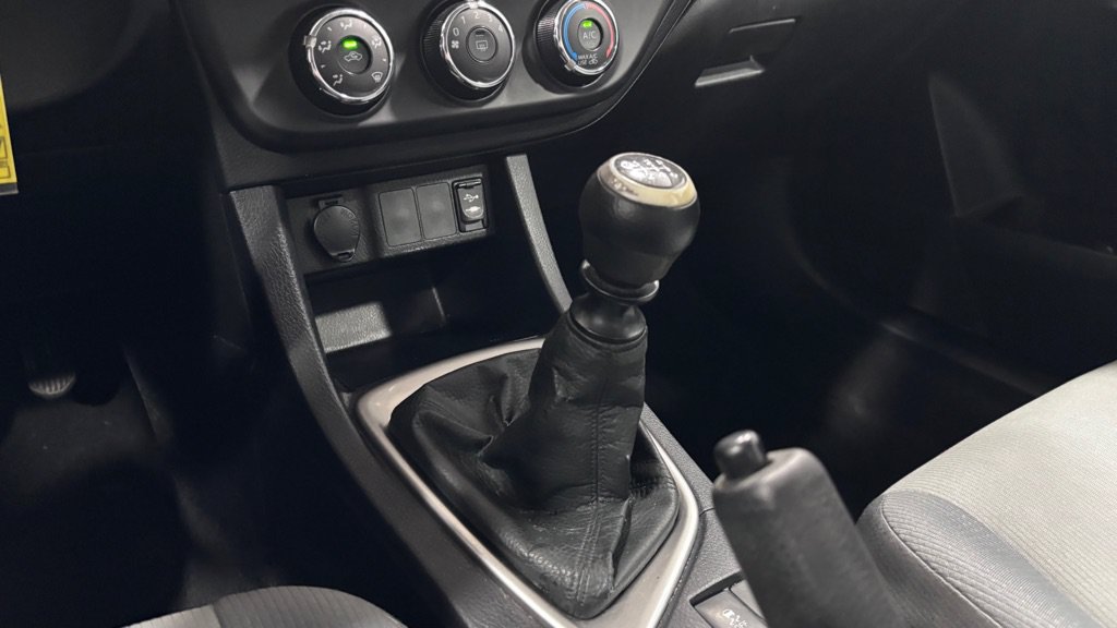Used 2015 Toyota Corolla L FWD image 14
