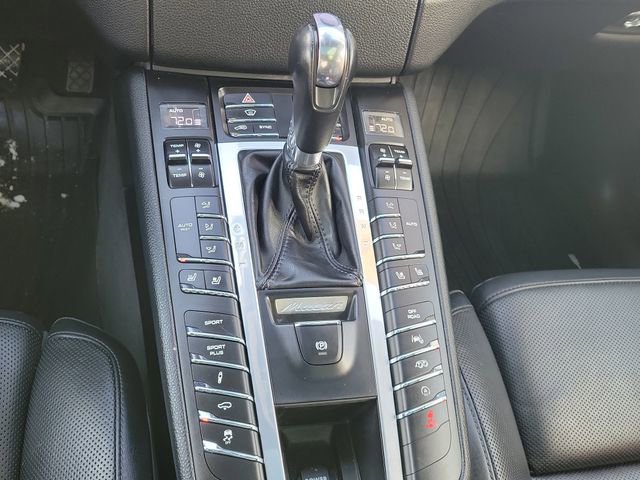 Used 2018 Porsche Macan Turbo AWD/4WD image 23