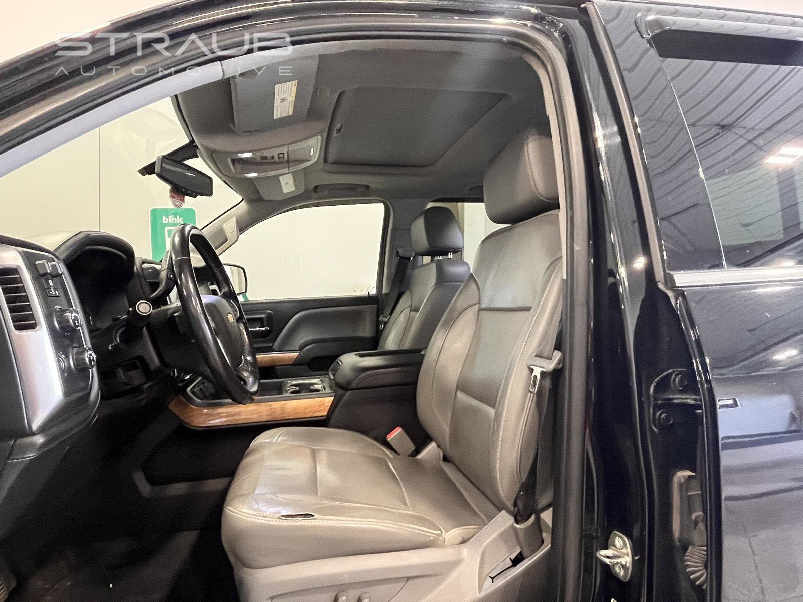 Used 2018 Chevrolet Silverado 1500 LTZ w/ Sport Package AWD/4WD image 4