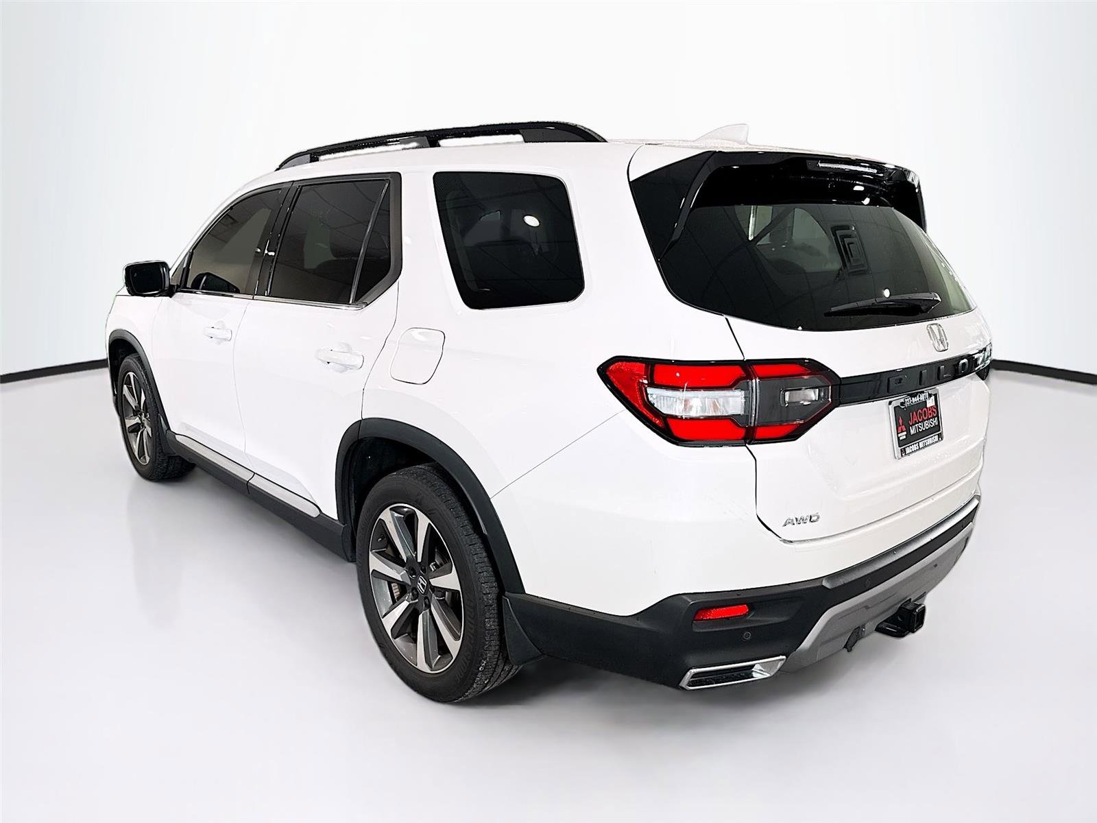 Used 2024 Honda Pilot Elite image 3