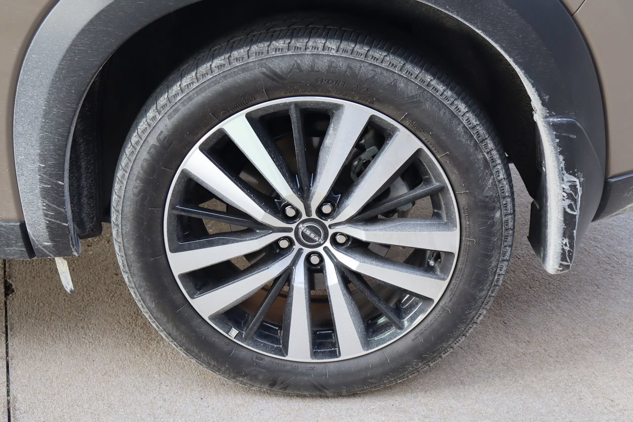 Used 2025 Nissan Pathfinder Platinum FWD image 32