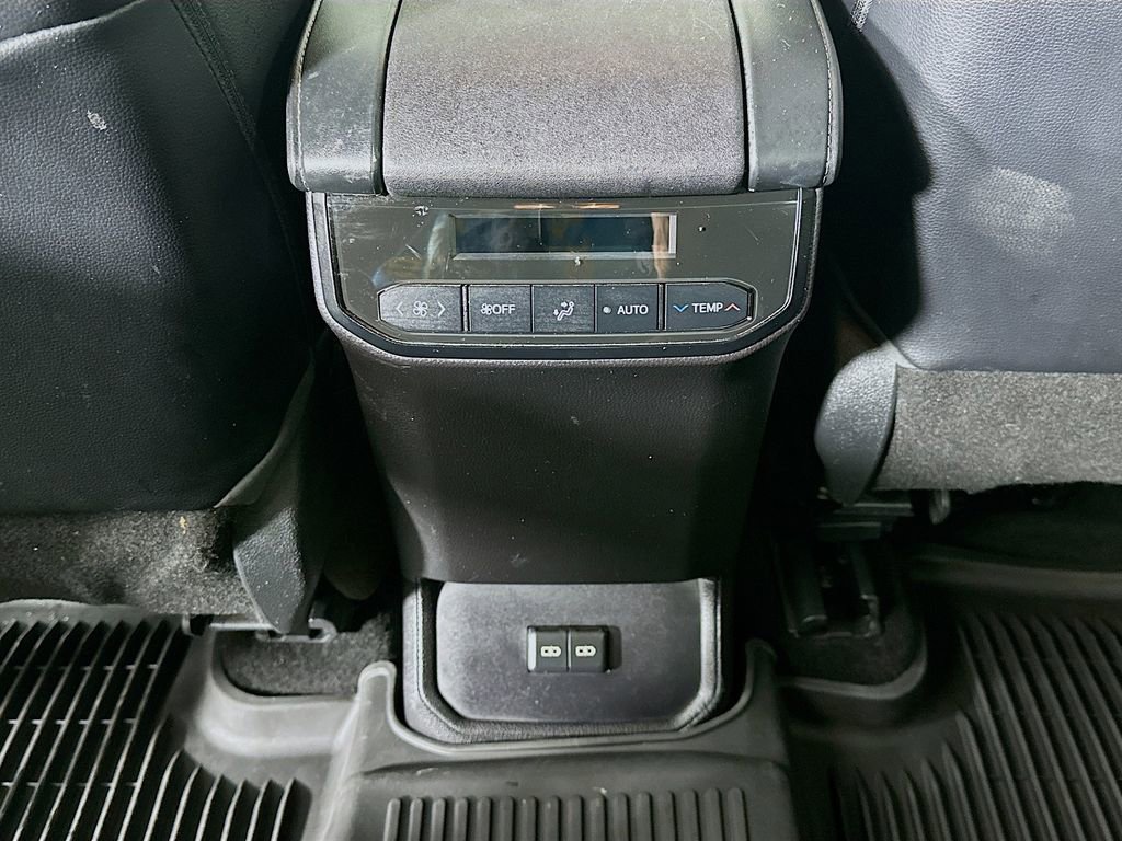 Used 2022 Toyota Highlander XLE image 21