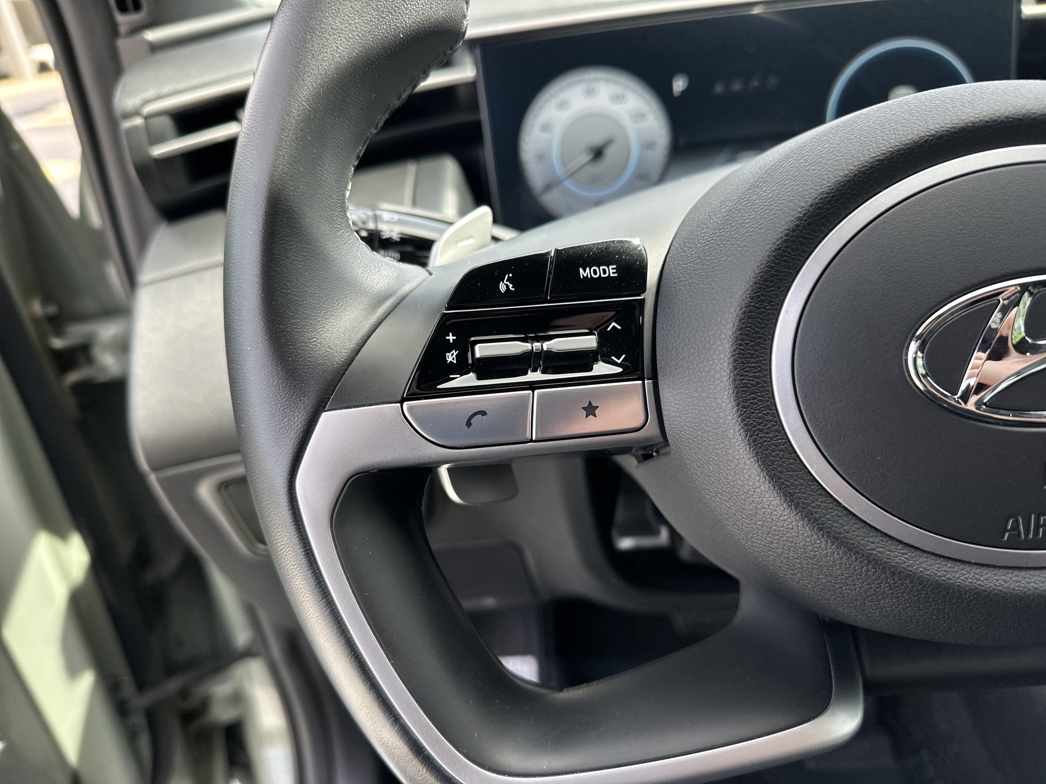 Used 2023 Hyundai Santa Cruz SEL Premium image 19