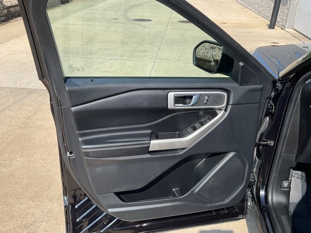 Used 2022 Ford Explorer XLT image 7