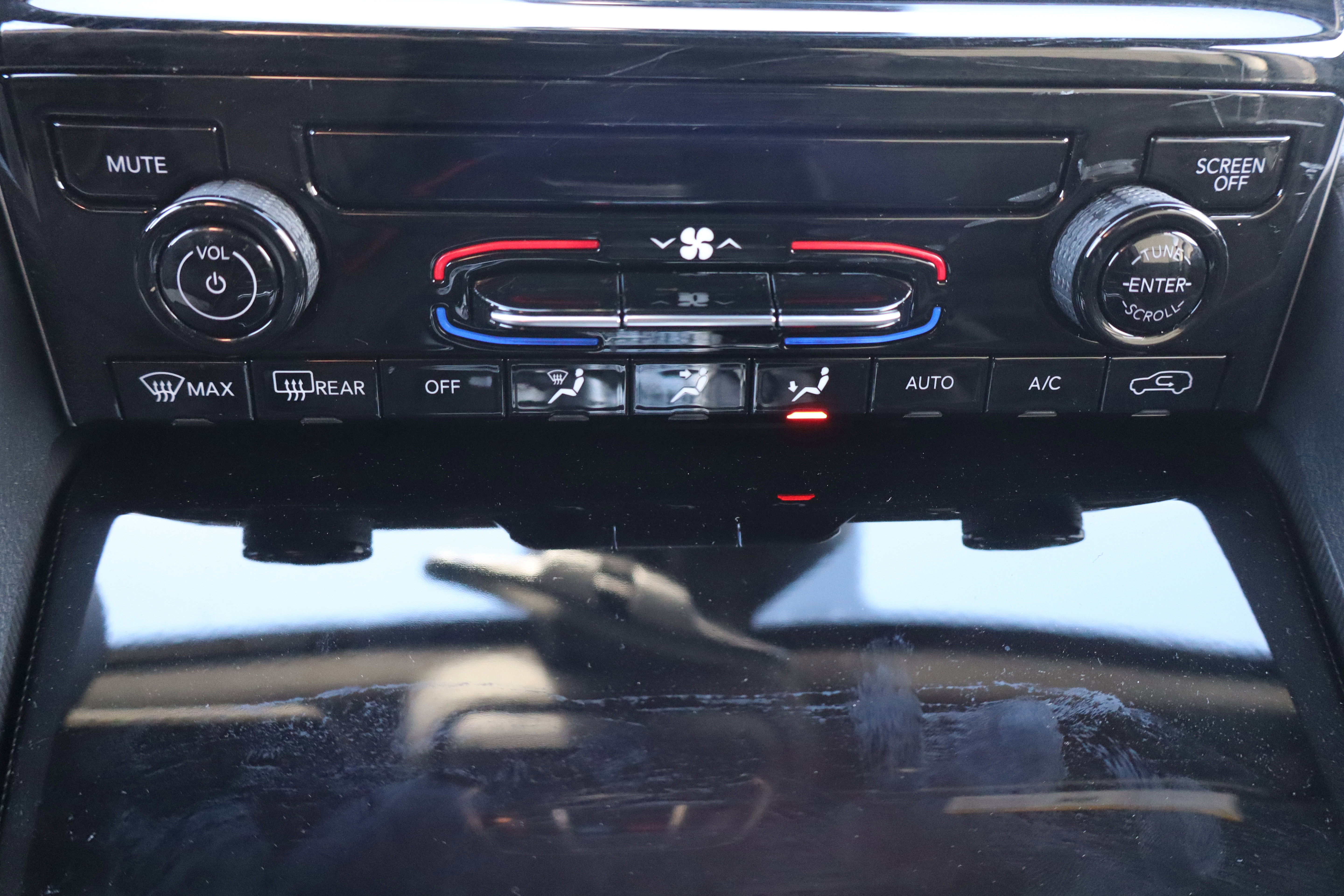 Used 2025 Jeep Grand Cherokee Laredo image 22