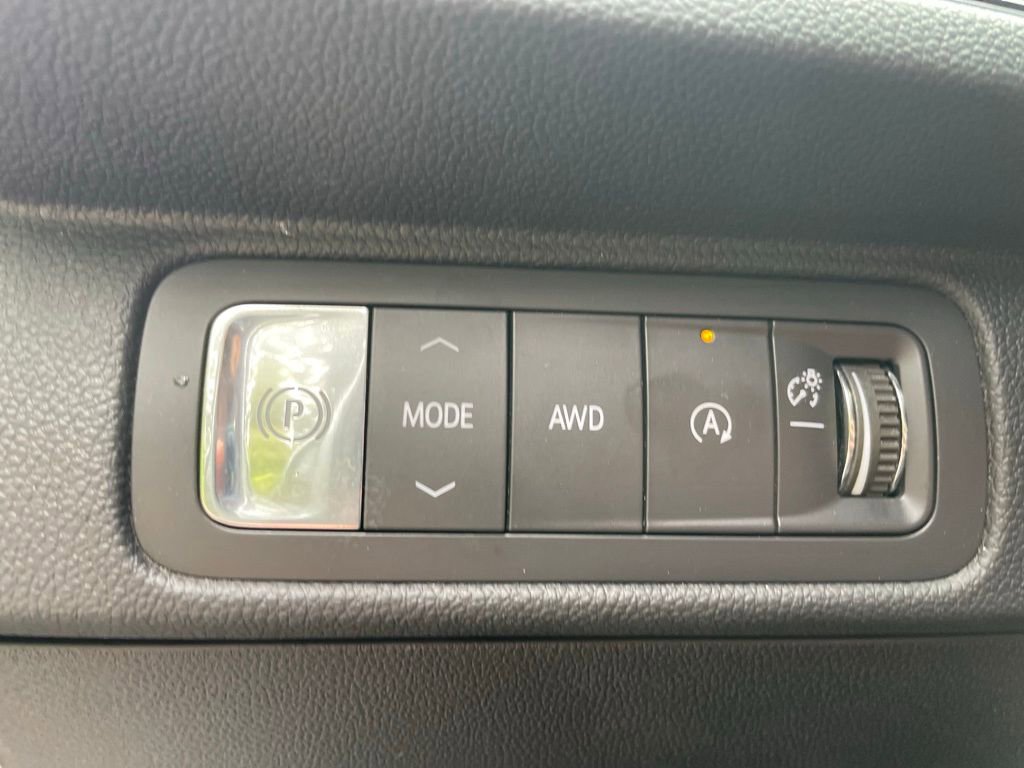 Used 2025 Chevrolet Traverse Z71 AWD/4WD image 12