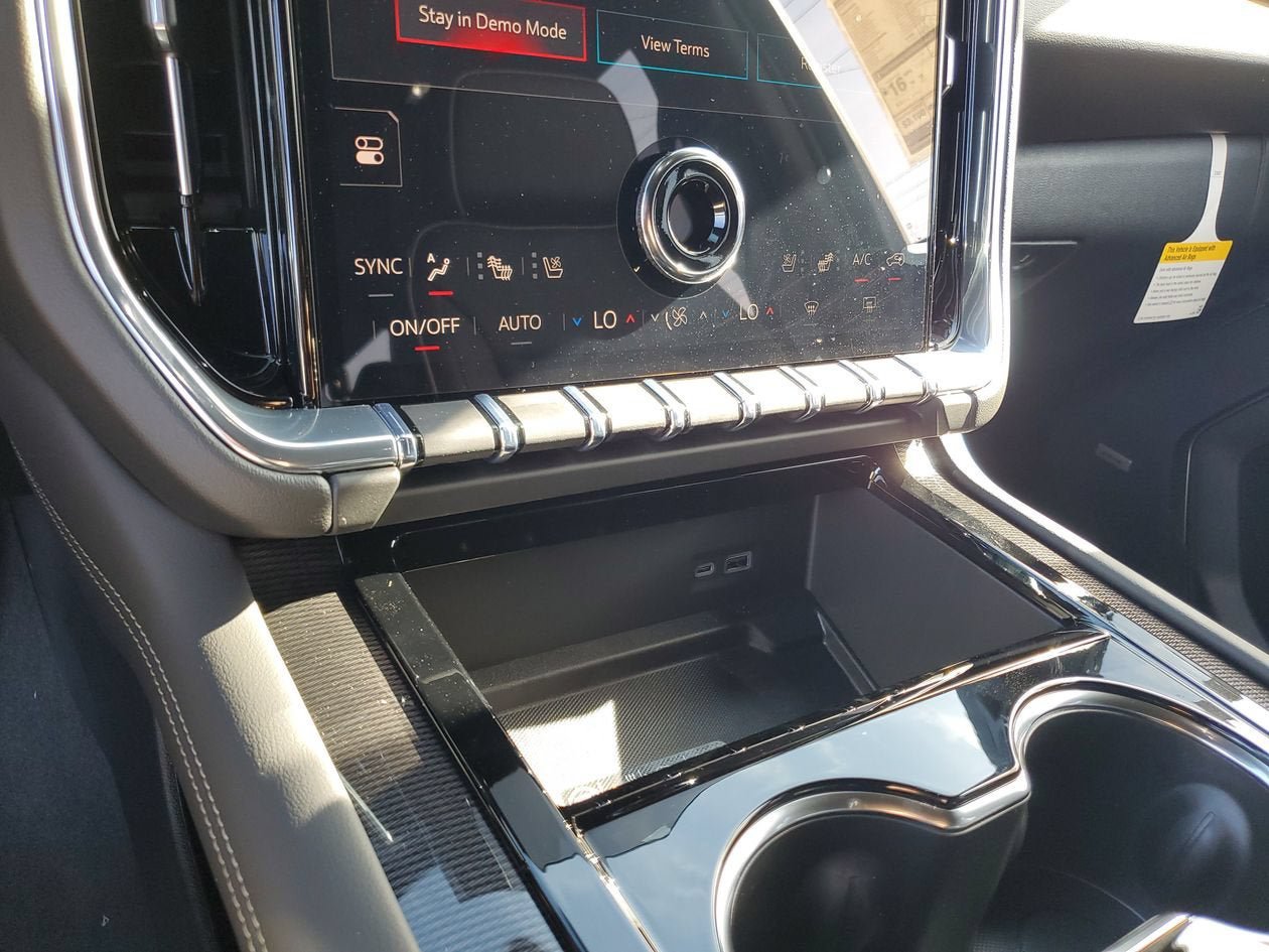 New 2026 GMC Yukon XL Elevation w/ Elevation Premium Package AWD/4WD image 23