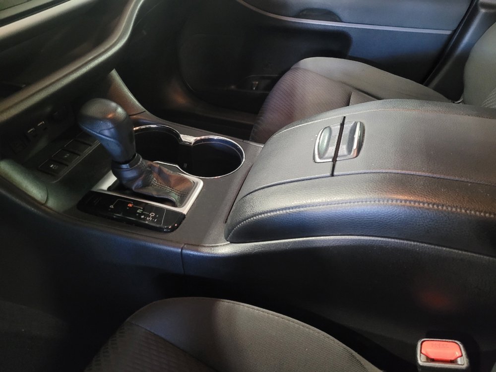 Used 2019 Toyota Highlander LE FWD image 26