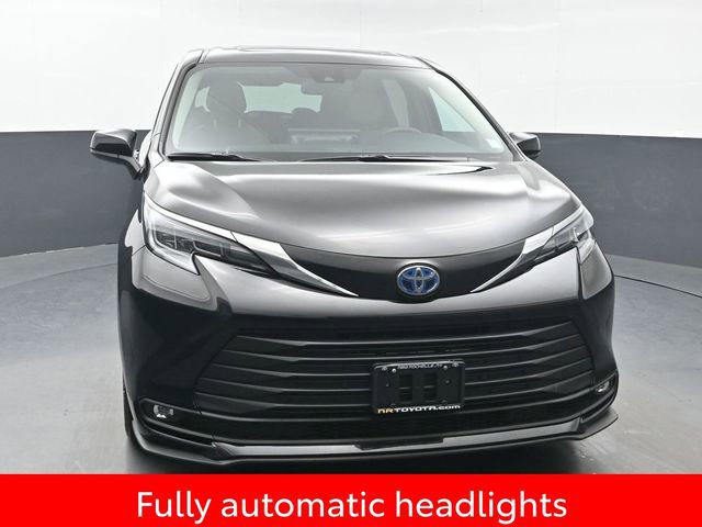 Used 2025 Toyota Sienna XLE image 10