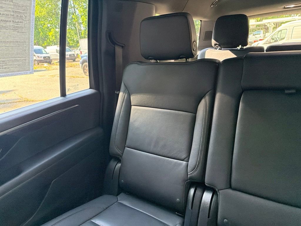 Used 2025 Chevrolet Suburban LT AWD/4WD image 13