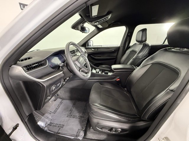 Used 2024 Jeep Grand Cherokee L Altitude image 14