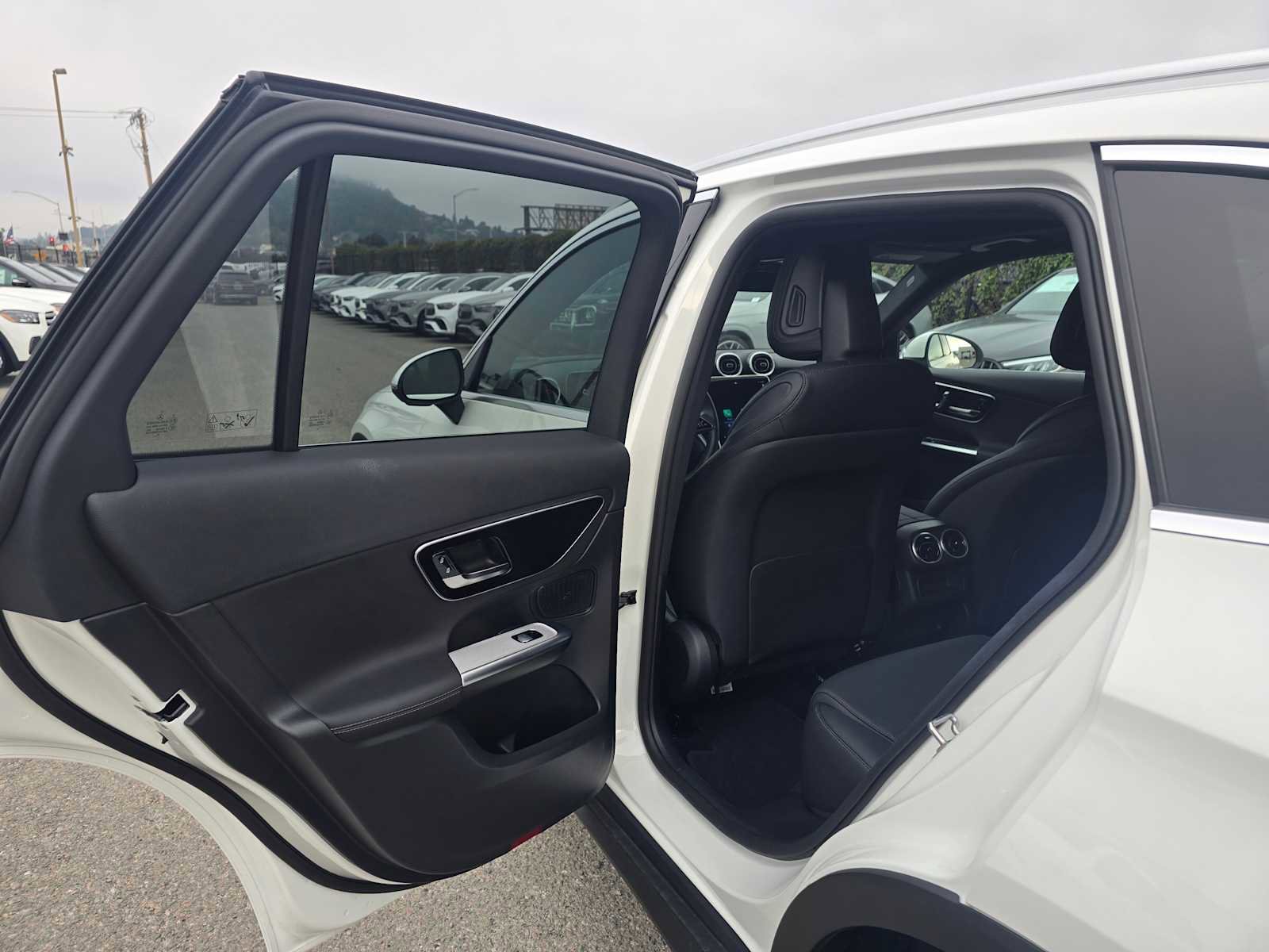 Used 2025 Mercedes-Benz GLC 300 image 18