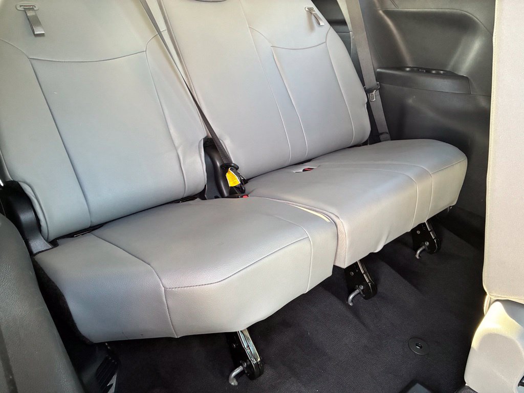 Used 2026 Toyota Sienna XLE FWD image 33