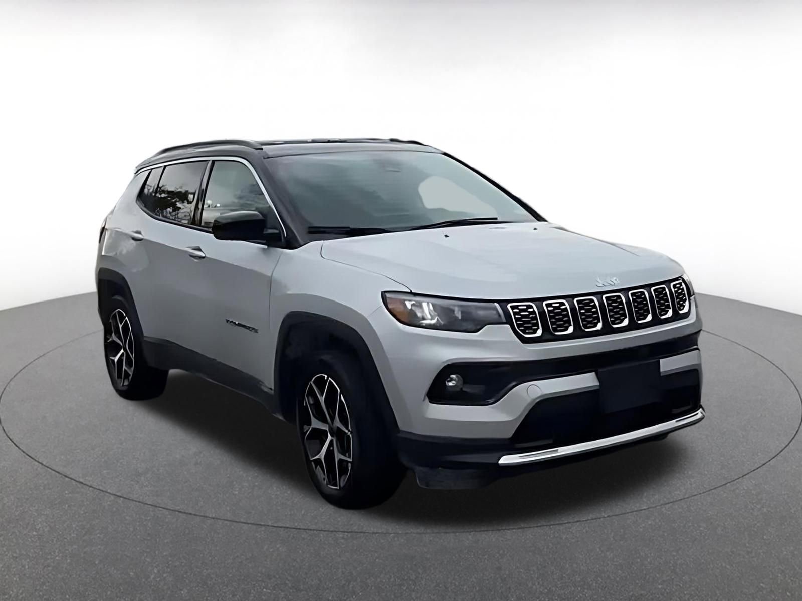 Used 2025 Jeep Compass Trailhawk image 3