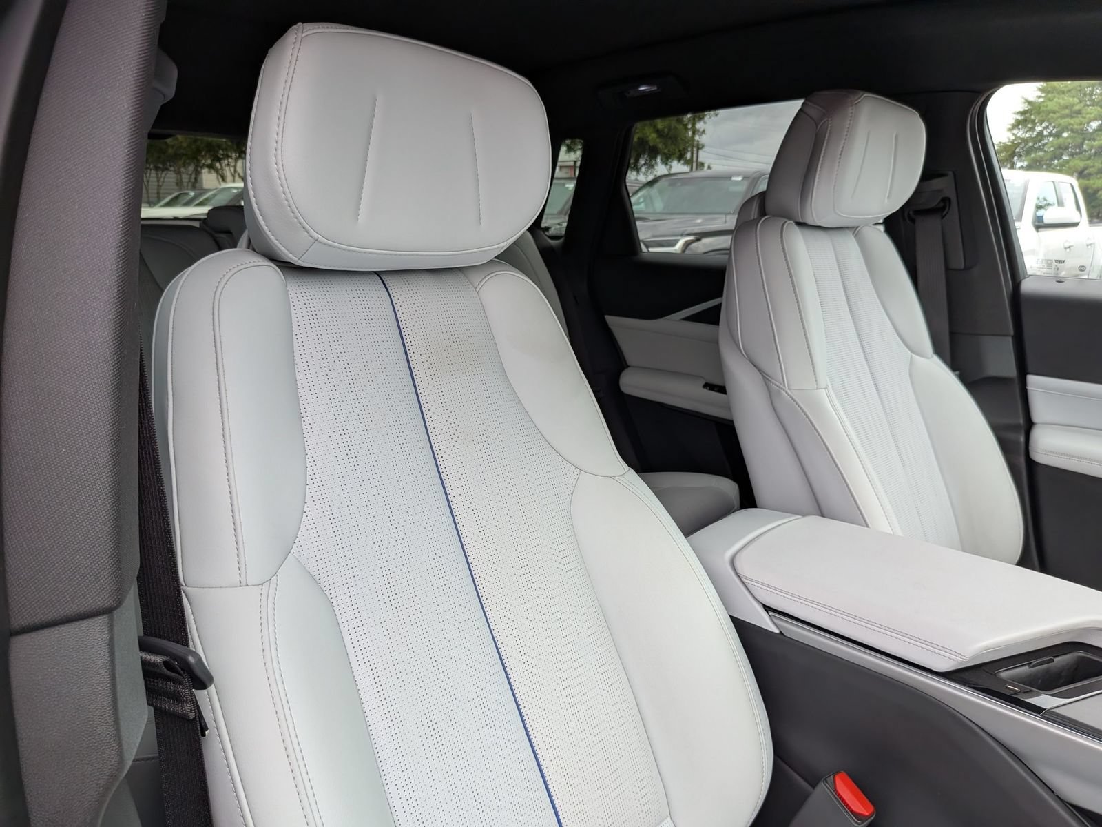 Used 2024 Cadillac Lyriq Luxury RWD image 38