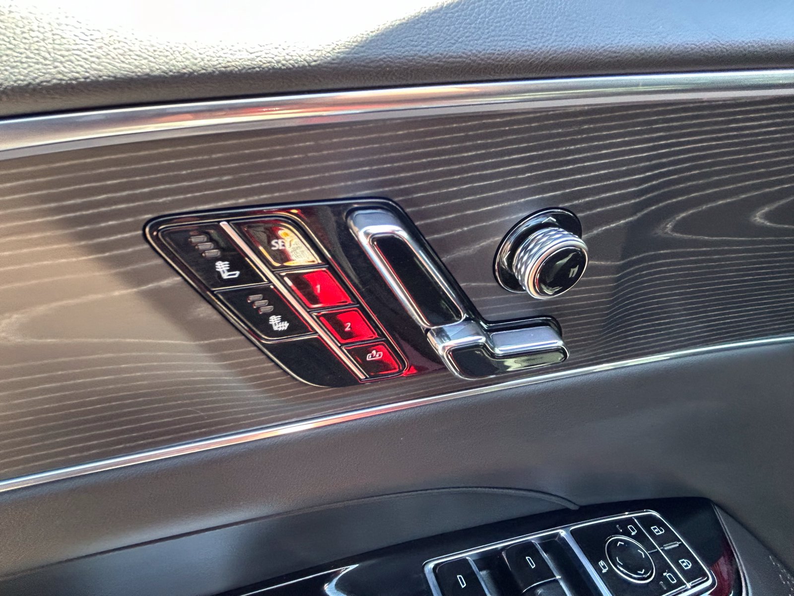 Used 2024 Cadillac Lyriq Sport RWD image 12