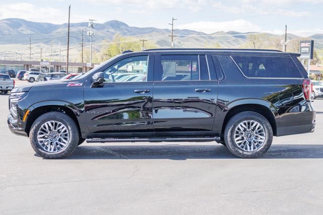 Used 2025 Chevrolet Suburban Z71 AWD/4WD image 3