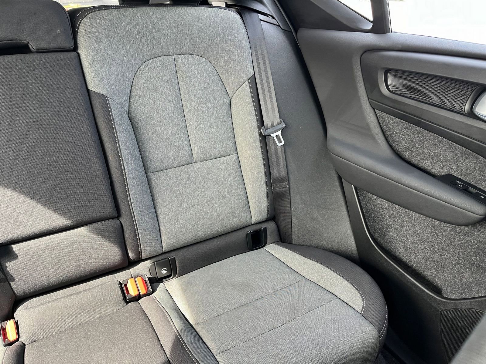 Used 2024 Volvo XC40 B5 Core image 33
