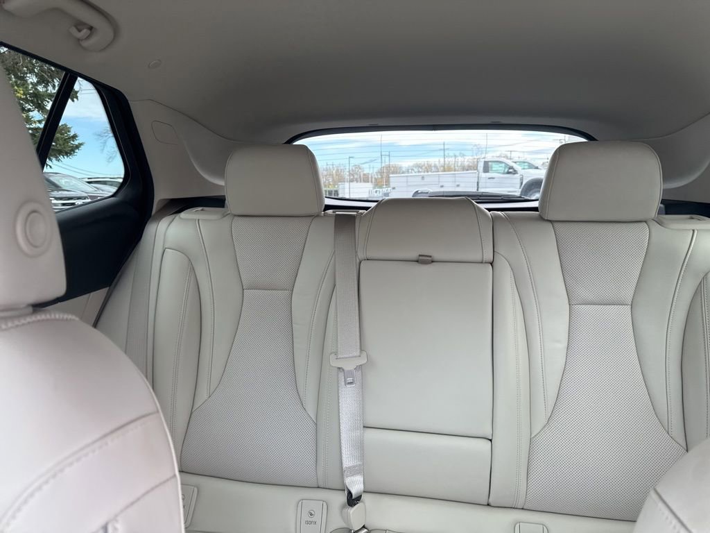 Used 2022 Buick Envision Essence w/ Safety Package image 39