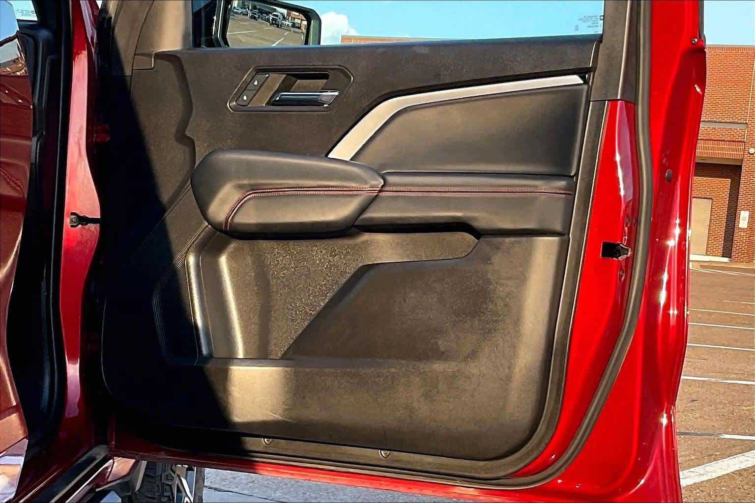 Used 2023 Chevrolet Colorado Z71 w/ Z71 Convenience Package 2 AWD/4WD image 10