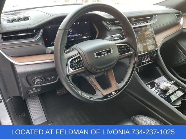 Used 2023 Jeep Grand Cherokee Summit w/ Luxury Tech Group V image 10