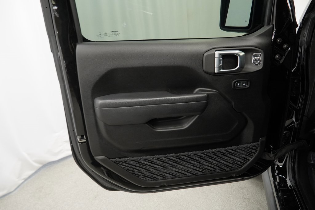 Certified 2022 Jeep Wrangler Unlimited Rubicon w/ Cold Weather Group image 37