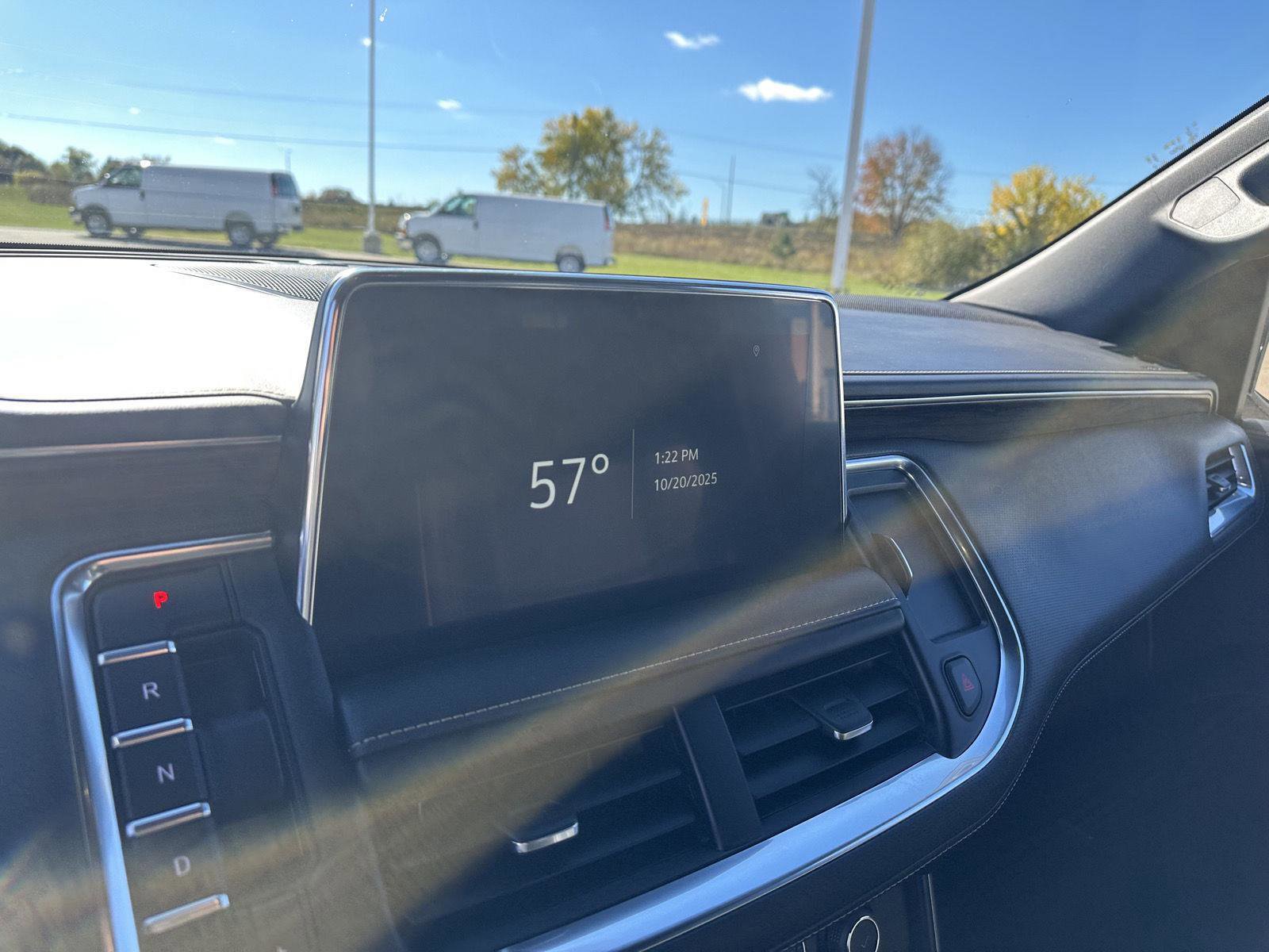 Used 2023 Chevrolet Suburban Premier image 31