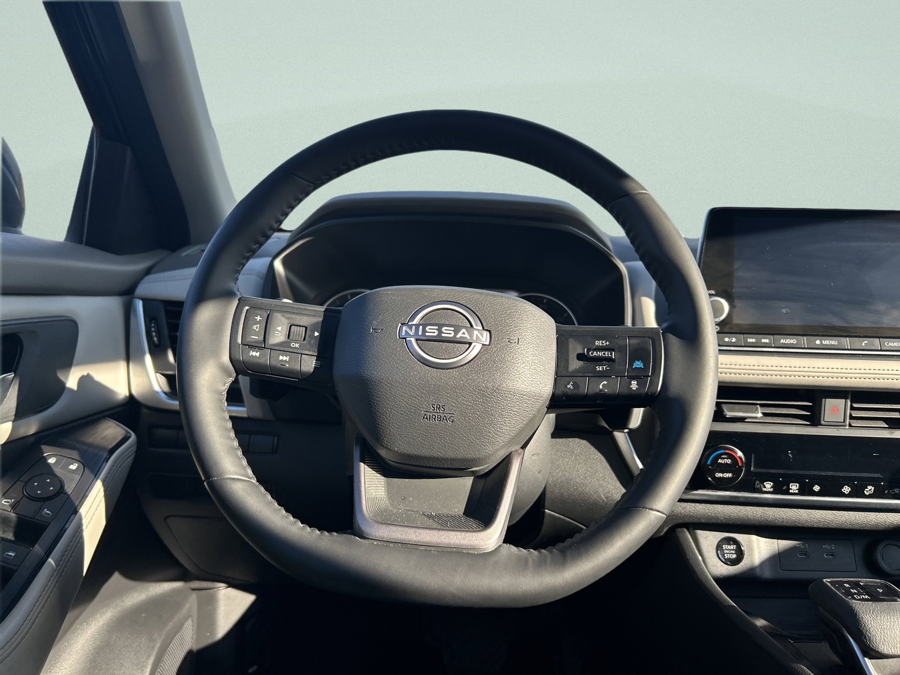 Used 2025 Nissan Rogue SV AWD/4WD image 38