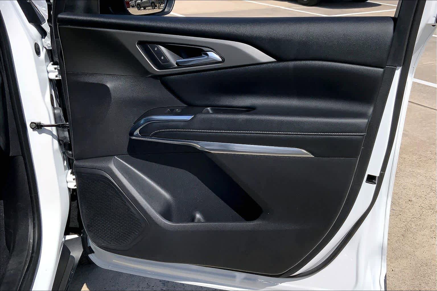 Used 2025 Chevrolet Traverse LT w/ LPO, Floor Liner Package FWD image 21