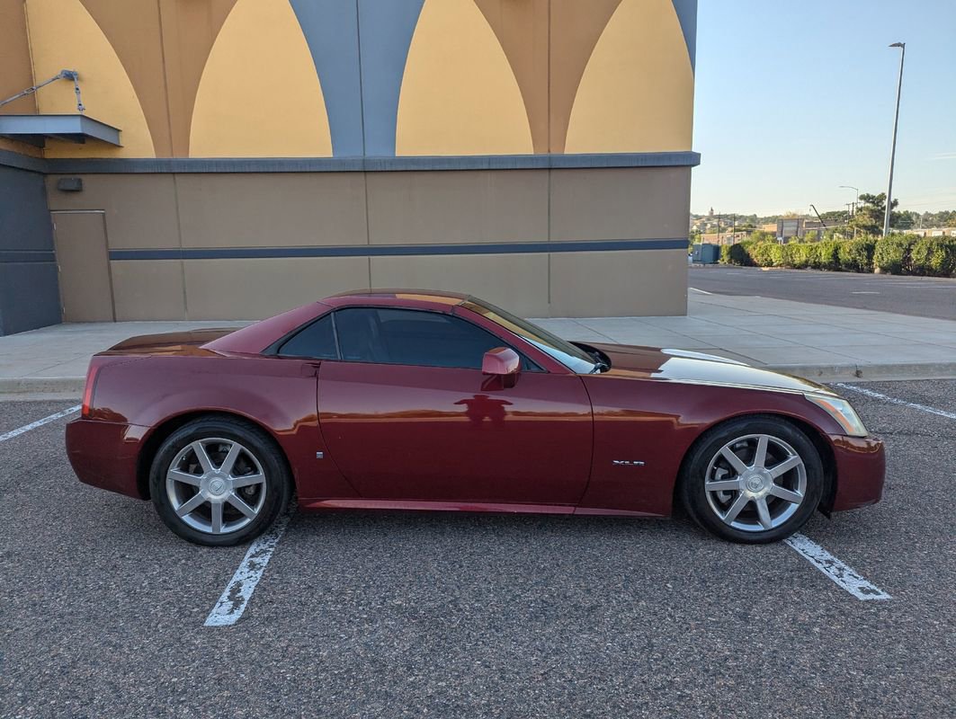 Used 2006 Cadillac XLR image 11