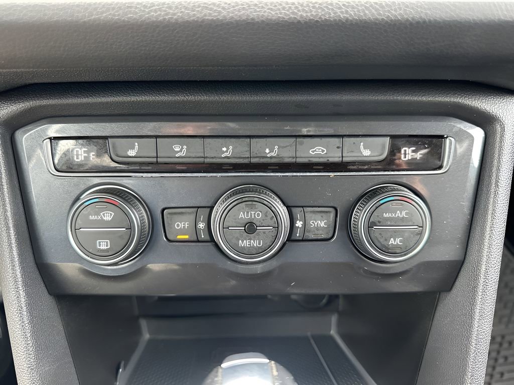 Used 2021 Volkswagen Tiguan SE image 18