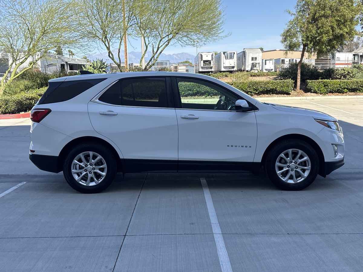 Used 2018 Chevrolet Equinox LT FWD image 2
