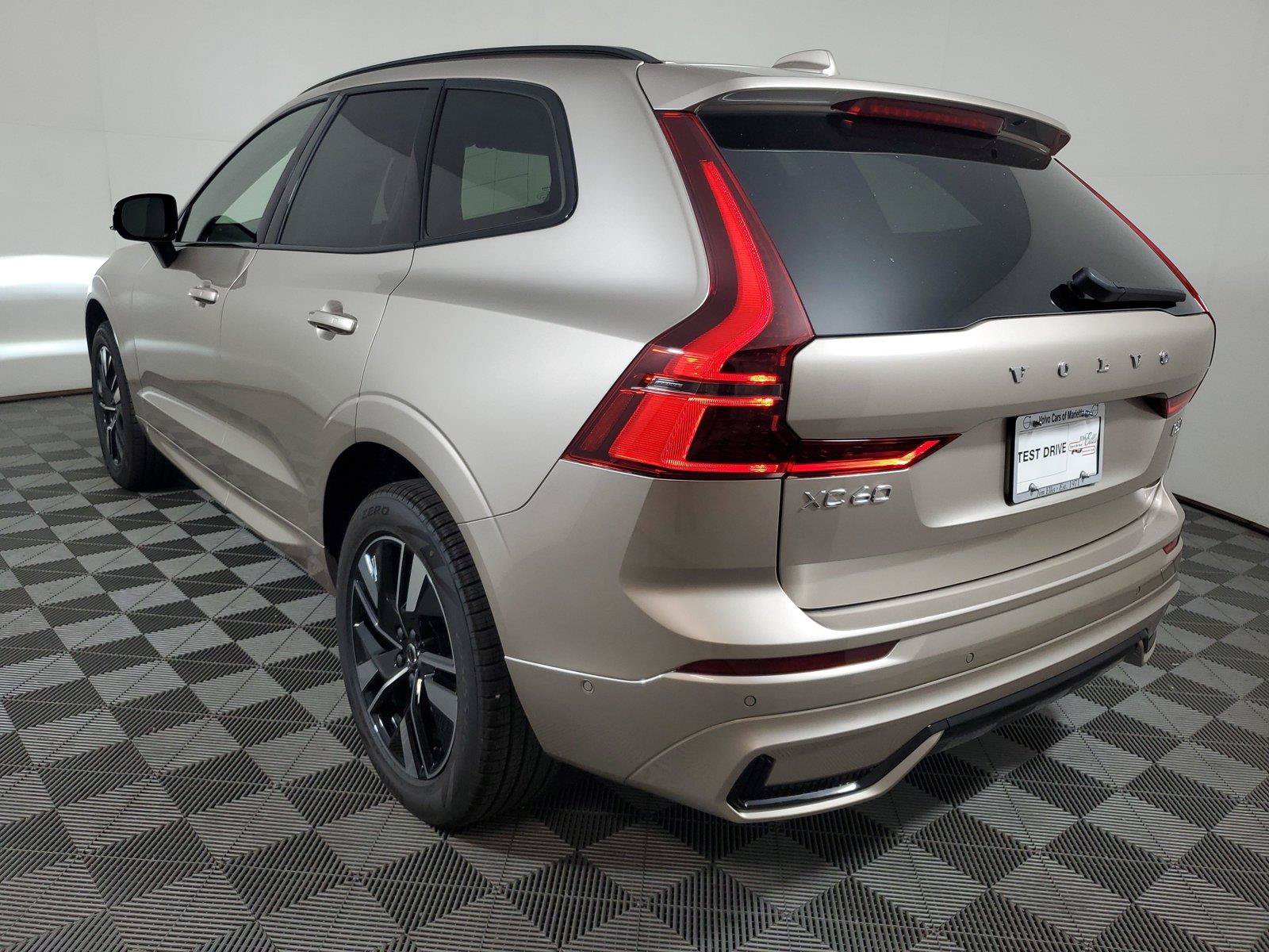 New 2026 Volvo XC60 B5 Plus w/ Climate Package AWD/4WD image 4