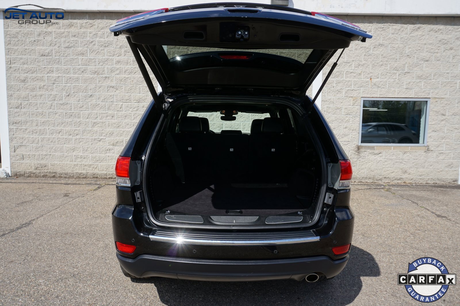 Used 2018 Jeep Grand Cherokee Limited image 16