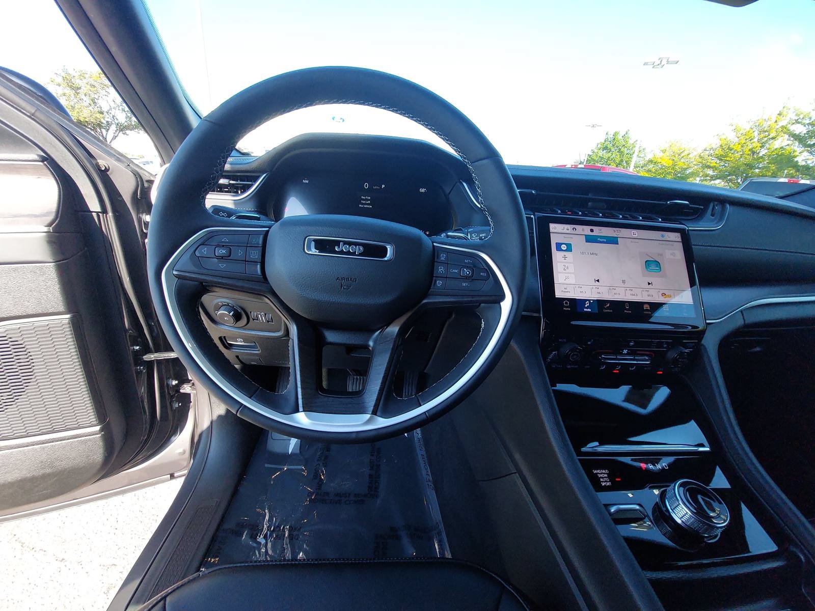 Used 2025 Jeep Grand Cherokee L Limited AWD/4WD image 17