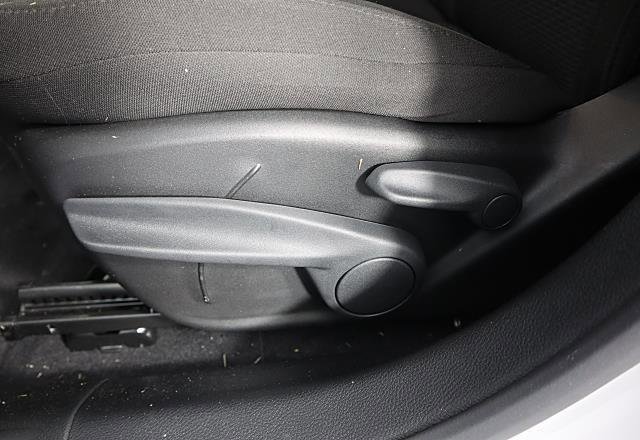 Used 2025 Jeep Compass Sport image 23