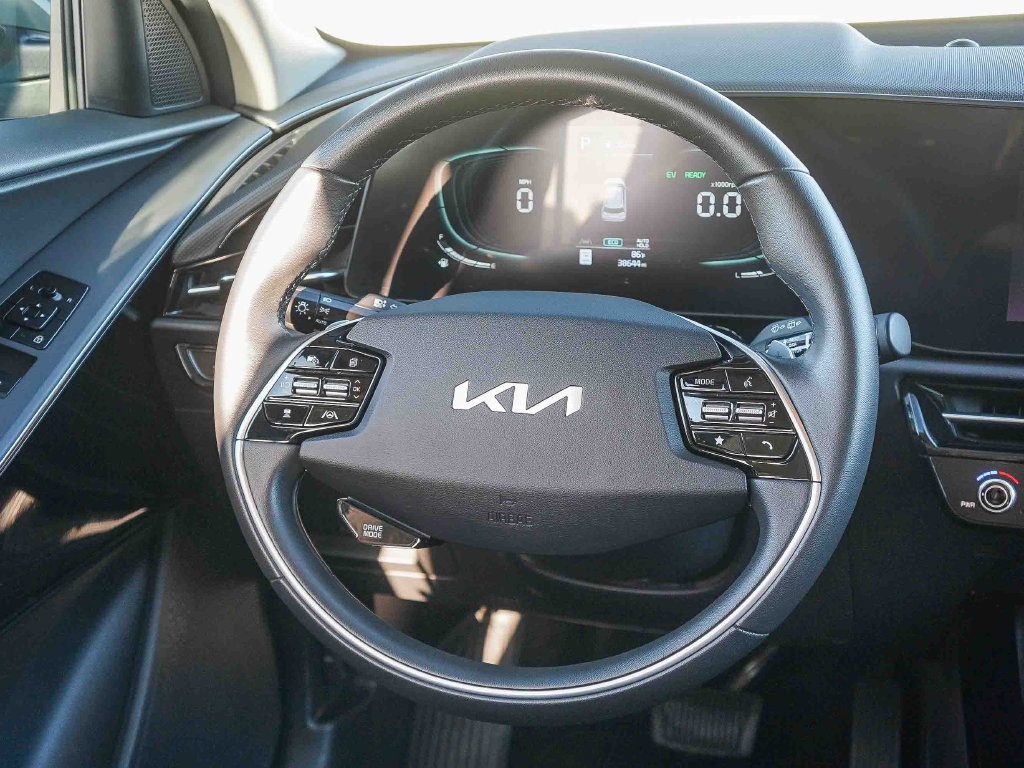 Used 2025 Kia Niro EX FWD image 15