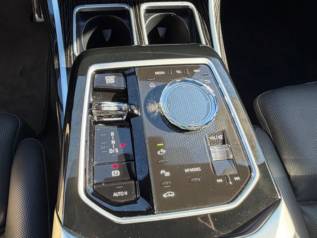 Used 2025 BMW 740i xDrive image 26