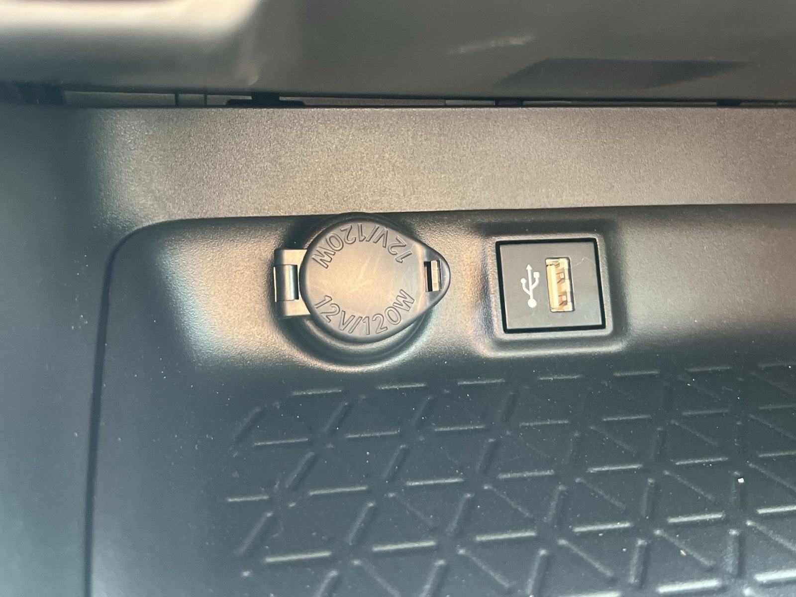 Used 2025 Toyota RAV4 LE FWD image 29