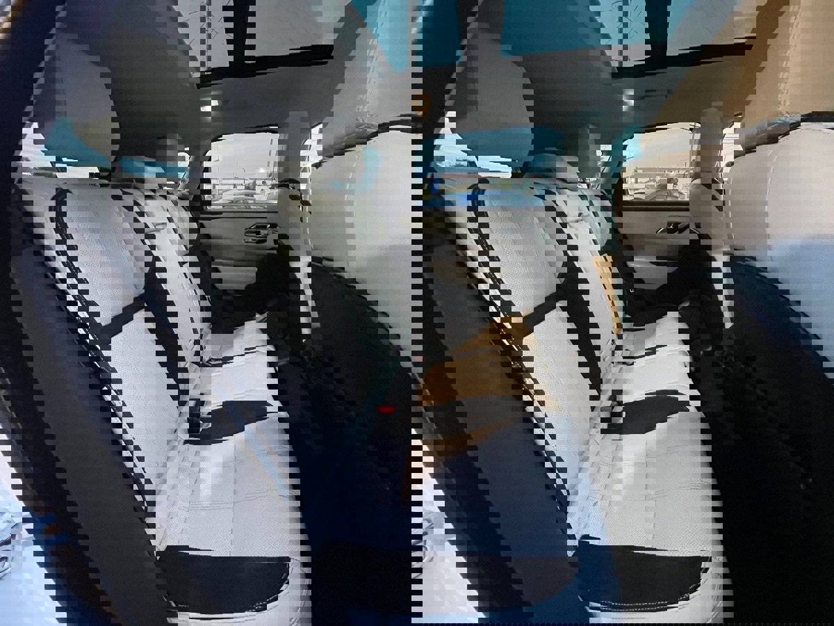 Used 2019 Land Rover Range Rover Velar S image 14