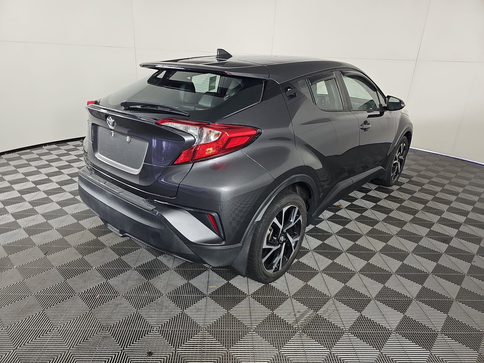 Used 2018 Toyota C-HR XLE image 4