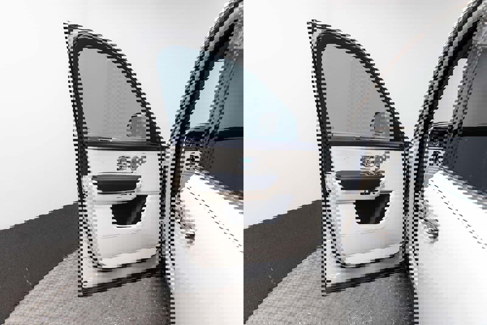 Used 2023 Rolls-Royce Cullinan w/ Cullinan Package image 27