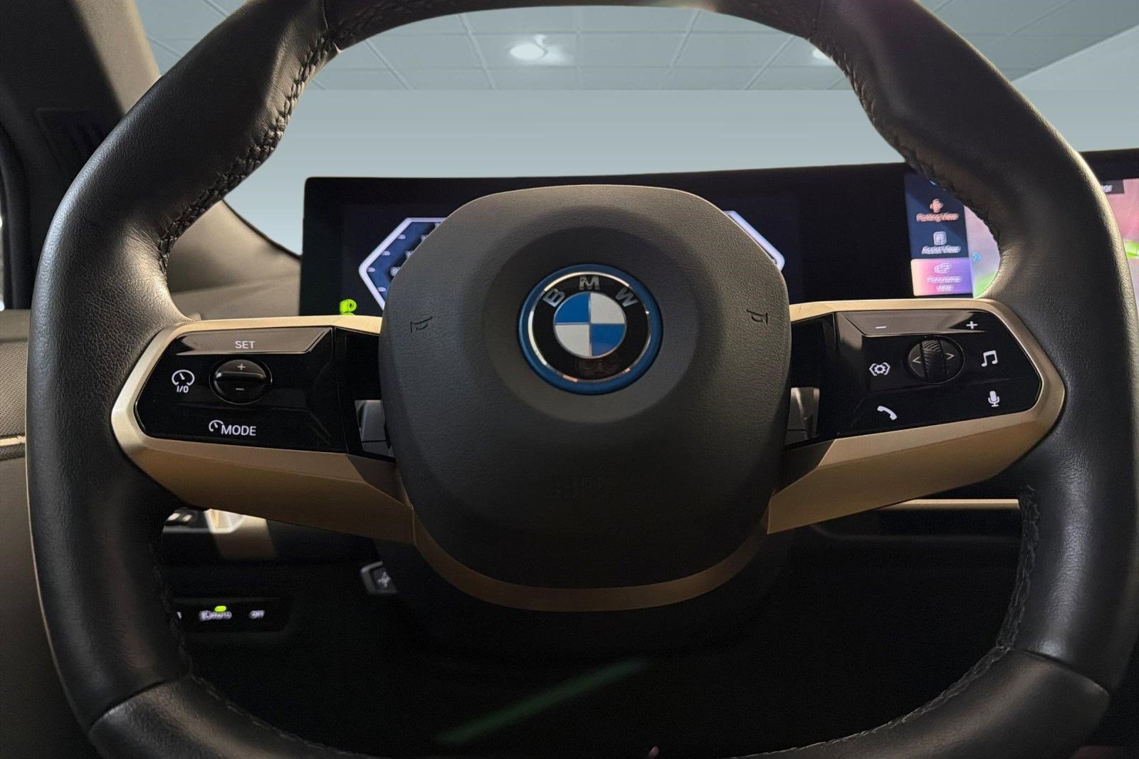 Used 2024 BMW iX xDrive50 AWD/4WD image 14