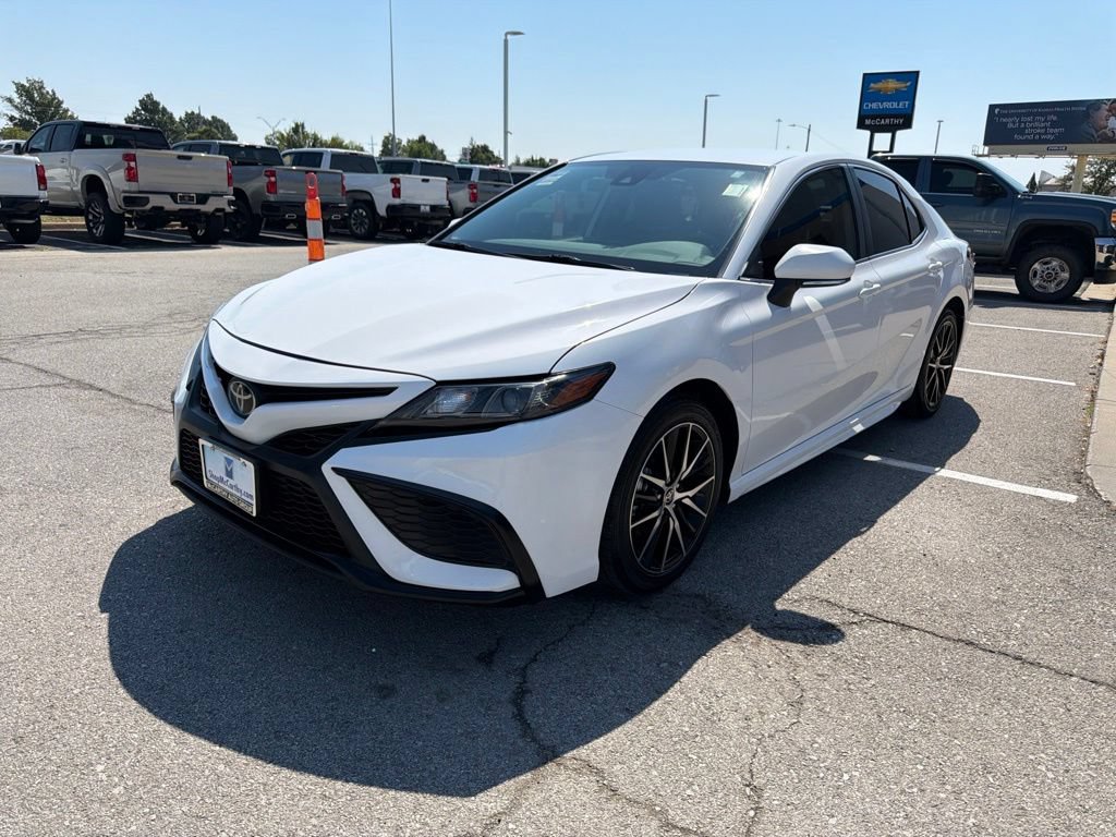Used 2024 Toyota Camry SE FWD image 7