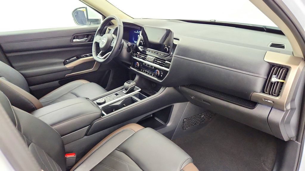 Used 2025 Nissan Pathfinder Platinum AWD/4WD image 27