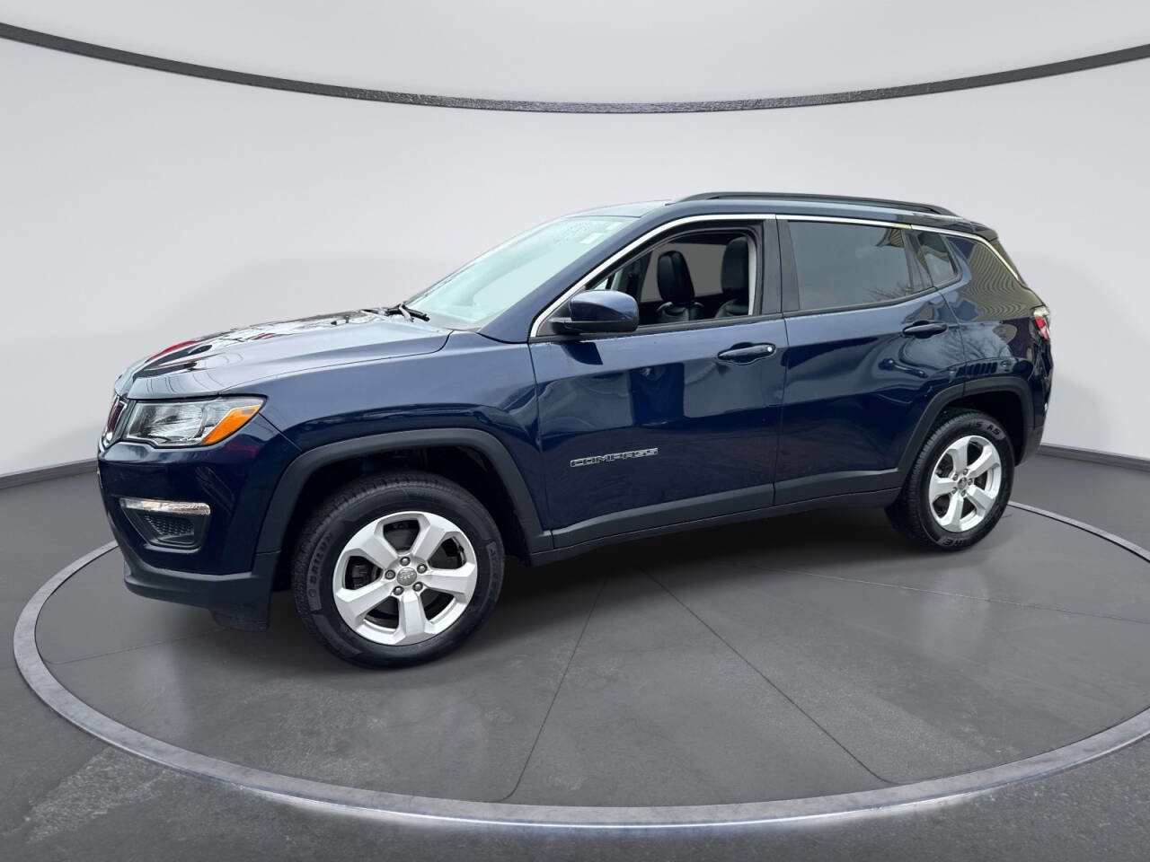 Used 2019 Jeep Compass Latitude w/ Cold Weather Group image 2