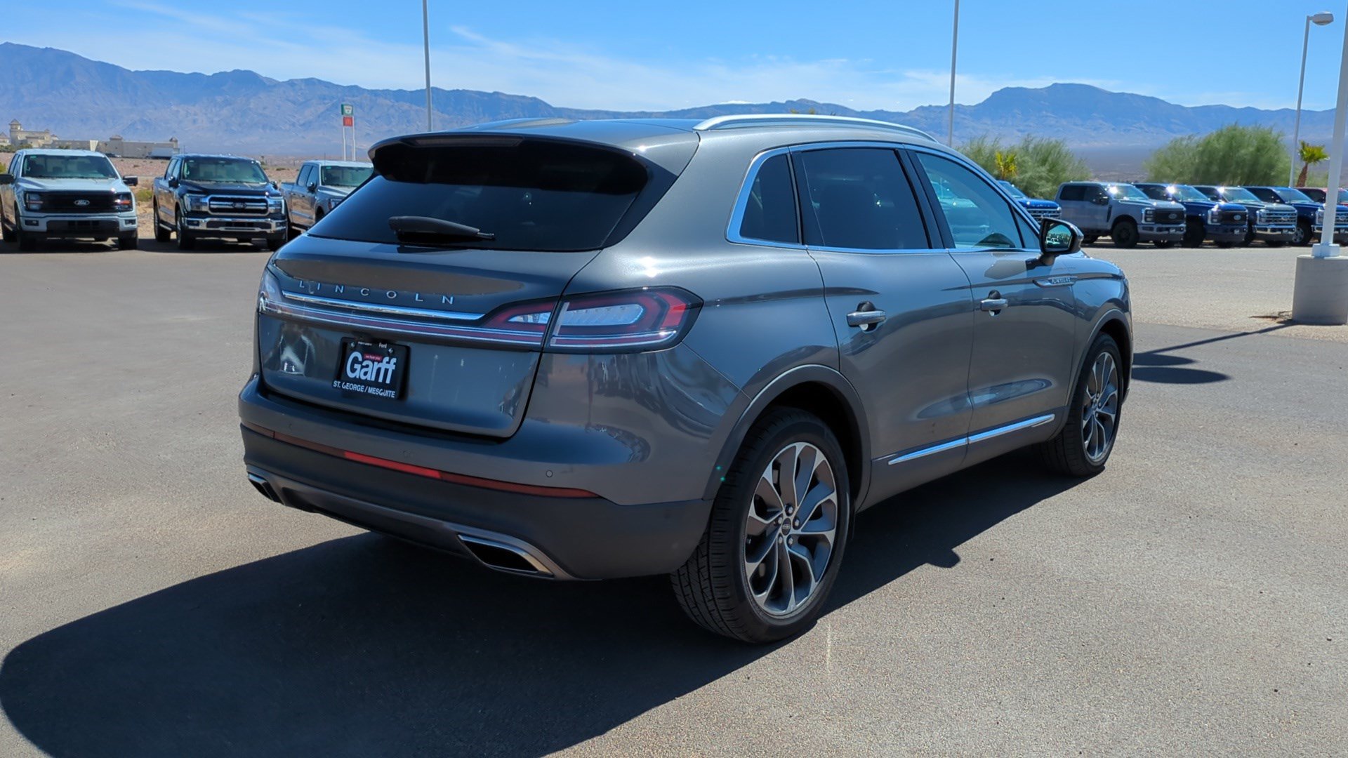 Used 2023 Lincoln Nautilus Reserve w/ Equipment Group 201A AWD/4WD image 3