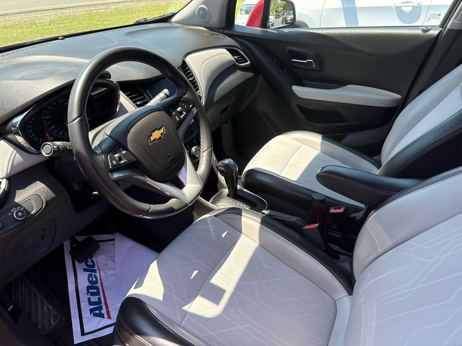 Used 2020 Chevrolet Trax LT w/ Driver Confidence Package AWD/4WD image 22