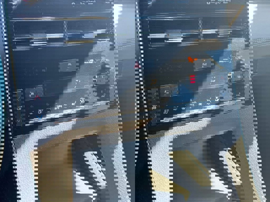 Used 2019 Toyota Avalon XLE w/ Moonroof Package image 36